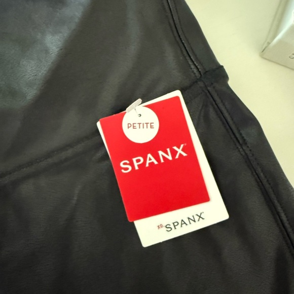 SPANXshape™ Faux Leather
Leggings XL petite - Picture 7 of 10